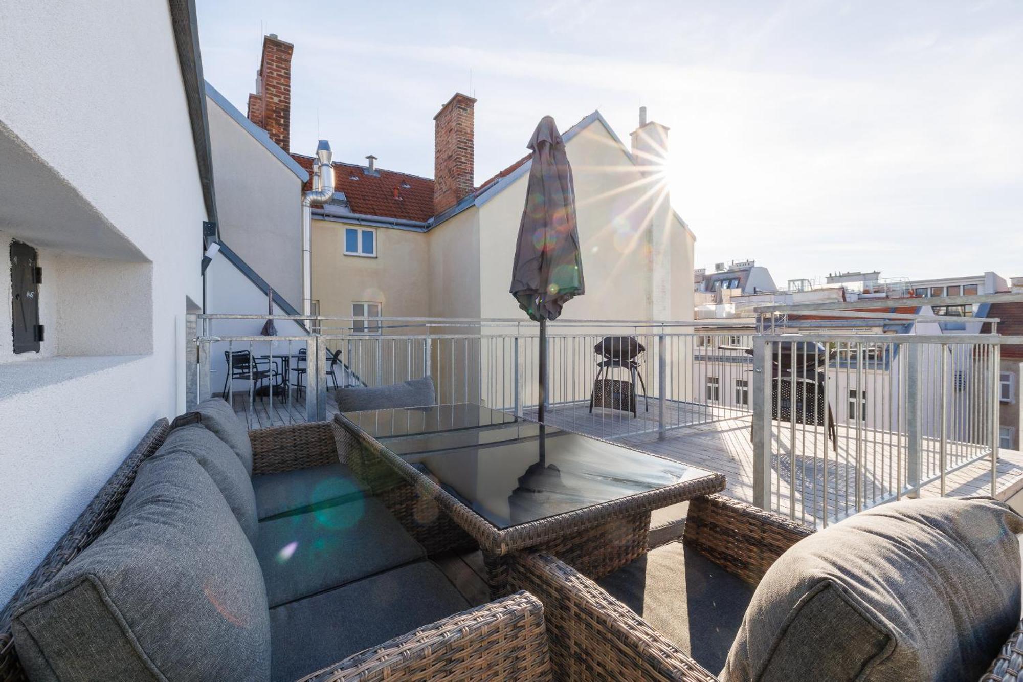 Symphony Apartments 41 - Modern Loft With Terrace And Grill In Central Location เวียนนา ภายนอก รูปภาพ